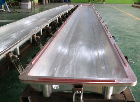 1.5 मिमी घूर्णी मोल्डिंग मोल्ड, रोटोमोल्ड प्लास्टिक रोड ब्लॉक मोल्ड